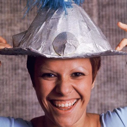 “Corpos Estelares e Falsos Brilhantes” estreia em Salvador homenageando Elis Regina