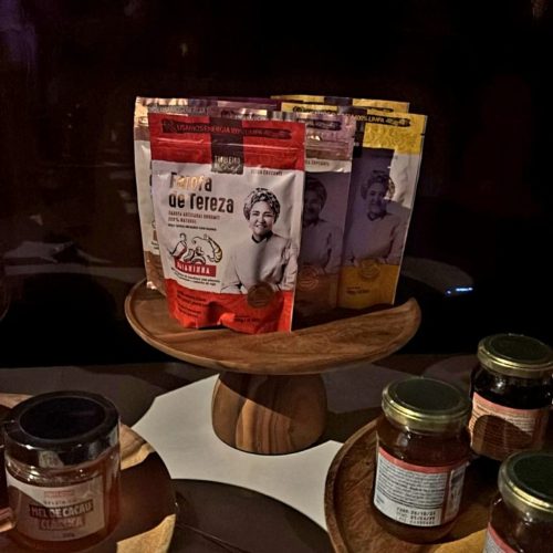 Farofas artesanais de Tereza Paim fizeram parte do menu da cerimônia do Guia Michelin Brasil