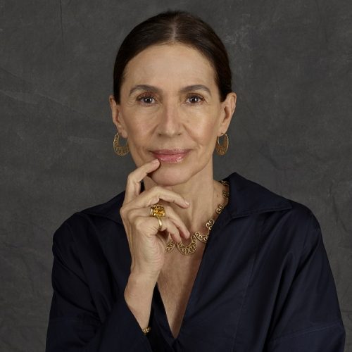 Designer carioca usa Flora Gil como modelo e arma boutique no Fasano para vender suas joias