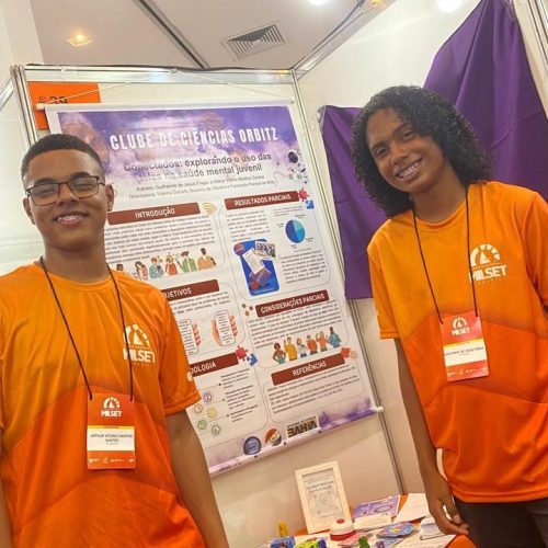 Alunos do Colégio Central apresentam trabalho em evento na Colômbia