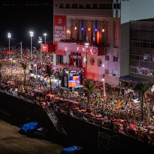 Carnaval de Salvador reúne 1,25 milhão de foliões e bate recorde no primeiro dia