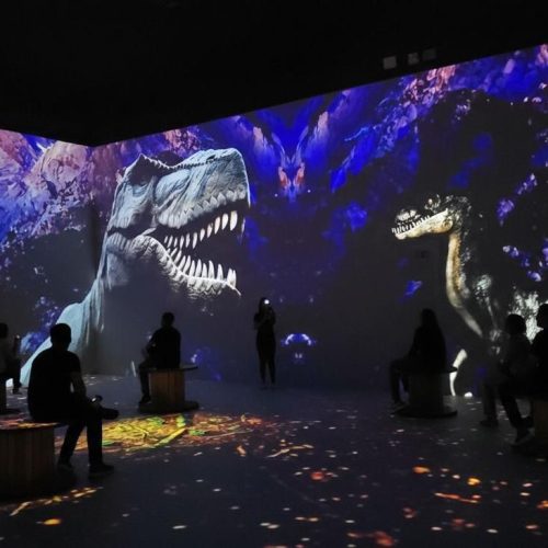 Dinossauros invadem Salvador em experiência imersiva no Shopping Barra