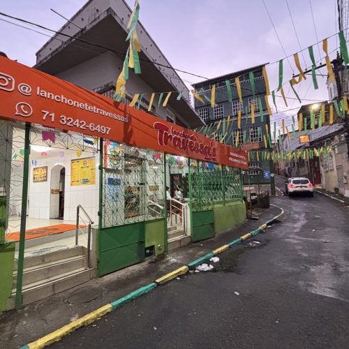 Travessas: o clássico da comida de rua no Carmo