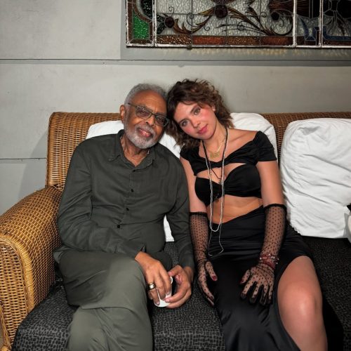 Flor Gil lança álbum de estreia “Cinema Love” com participação do avô Gilberto Gil