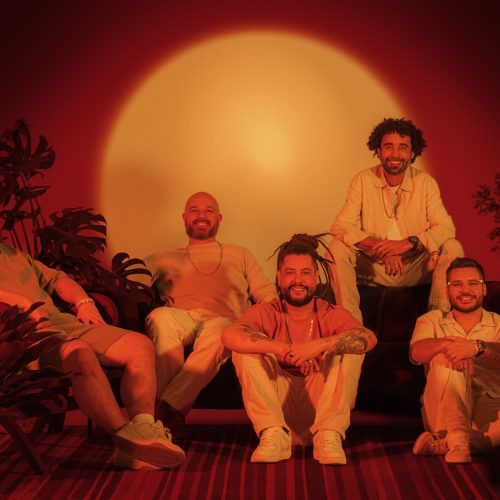 Maneva revisita clássicos brasileiros no ritmo de reggae em show no Porto Salvador