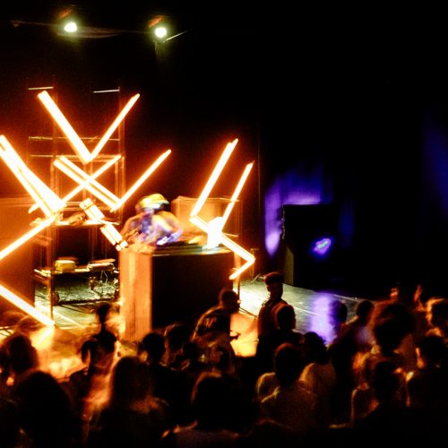 Festa ‘Manifesto’ une DJs, performance, moda e arte em Salvador