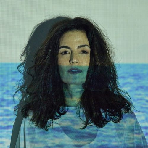 Emanuelle Araújo lança seu terceiro álbum solo