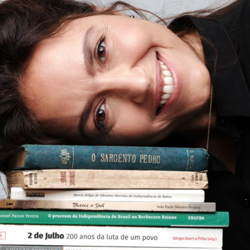 Manuela Dias lança livro sobre heroínas do 2 de Julho