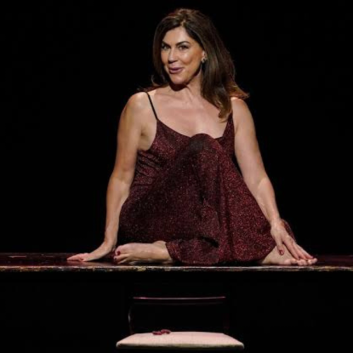 Angela Dippe apresenta monólogo em Salvador em agosto