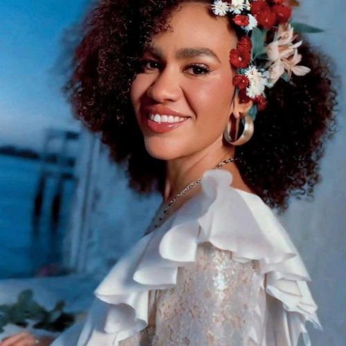 Mariene de Castro faz leitura cantada de novo livro de Ricardo Ishmael em Salvador