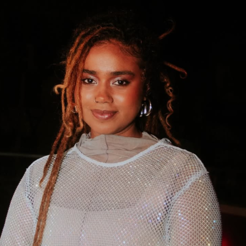 Melly apresenta novo álbum em turnê internacional