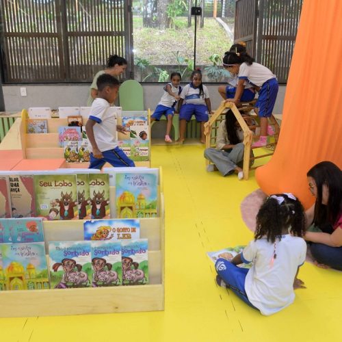 Artista Lydia Hortélio batiza espaço lúdico no Mundo Encantado da Criança