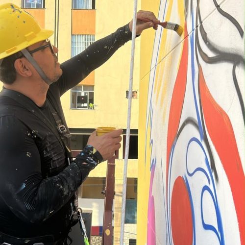 Ao completar 92 anos baiano Juarez Paraíso recebe homenagem de jovens artistas
