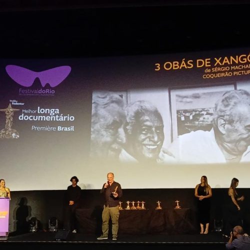 Produtor Diogo Dahl recebeu o troféu na noite de ontem - Divulgação