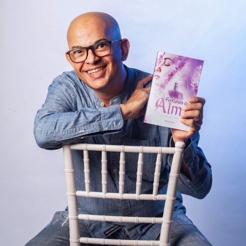 Roberto Pires lança Perfumes da Alma – Lives em Livro, um passeio filosófico pelas essências humanas