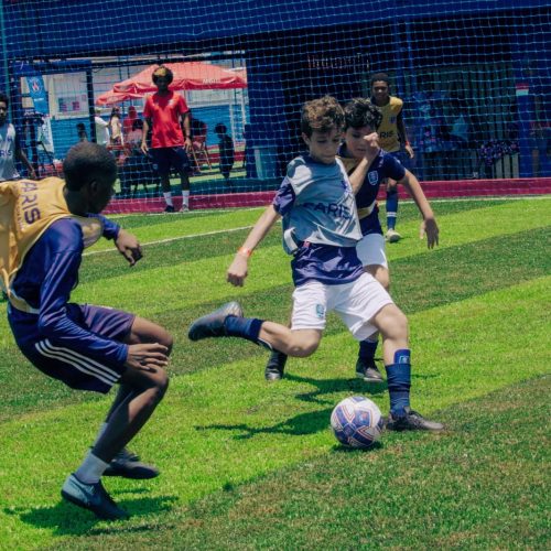 Mais de 150 crianças participam de treino inaugural na nova PSG Academy em Salvador