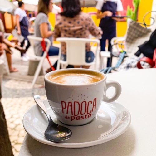 Pasta em Casa retoma café da manhã na calçada do Rio Vermelho
