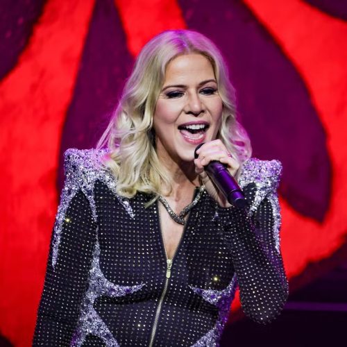 Paula Toller traz a Salvador a turnê “Amorosa”, que celebra seus 40 anos de carreira