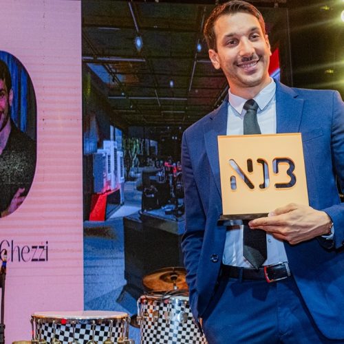 Pedro Chezzi conquista prêmio por projeto do showroom da Amvox em São Paulo