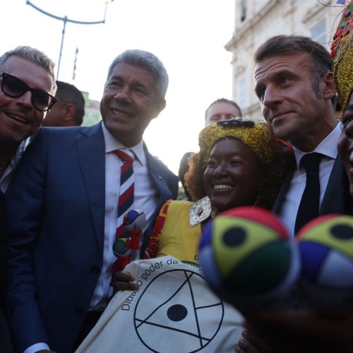 Macron mergulha na cultura baiana em passeio pelo Pelourinho