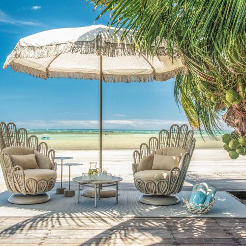 O futuro de coração antigo: Martha Medeiros lança coleção de cadeiras em collab com a Tidelli Salvador