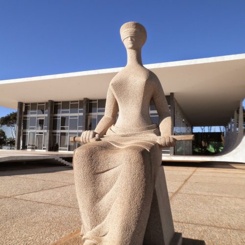 Redes sociais devem se responsabilizar por conteúdos ilegais, decide STF