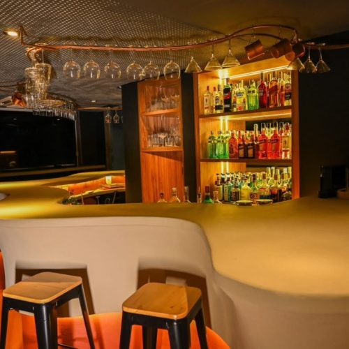Clube Bar reúne nomes da coquetelaria em edição especial do Guess Bartender em Salvador