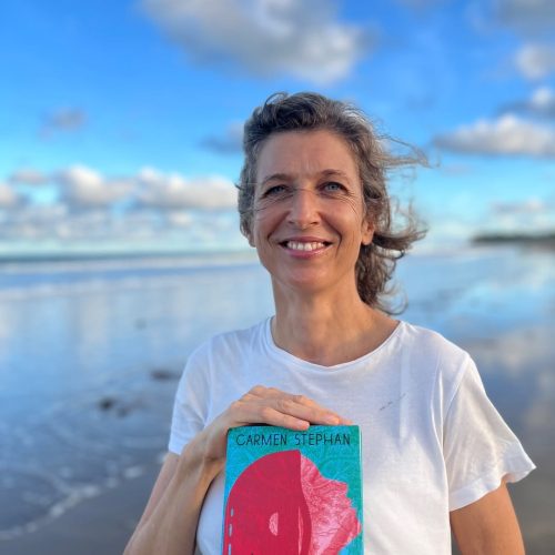 Escritora alemã lança livro premiado em evento no Goethe-Institut