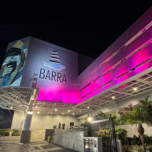 Shopping Barra recebe o projeto “Ligadas por Fios” em apoio ao Outubro Rosa