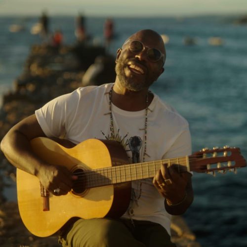 Thiago Thomé lança novo álbum, “Raro92”, nesta quinta-feira (5), em um tributo poético à Bahia e à paternidade