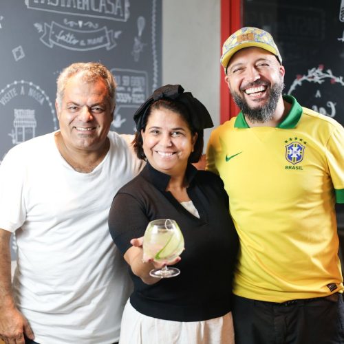 Márcio Silva, de amarelo, com Celso Vieira e Valeska Calazans (crédito: divulgação)
