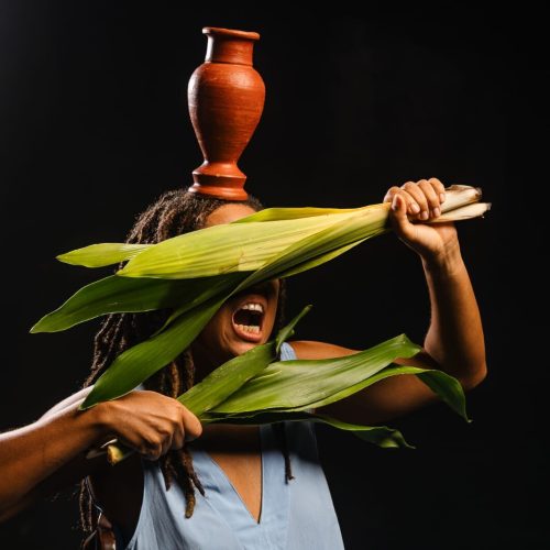 Mônica Santana estreia texto inédito em nova peça sobre relações e violência urbana