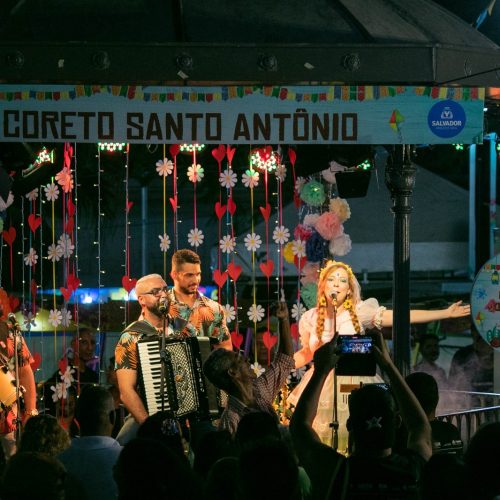 Coreto leva festejo junino intimista ao Santo Antônio