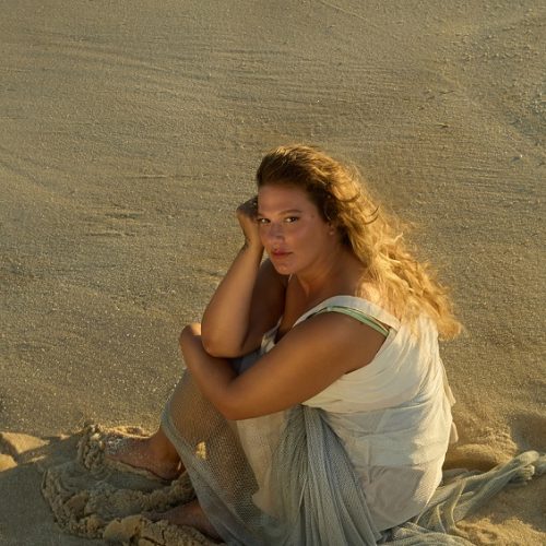 Alice Caymmi revisita obra do seu avô Dorival