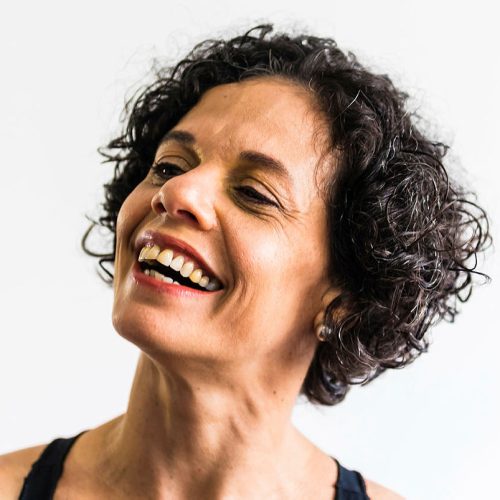 O vaqueiro do som: Ana Paula Bouzas leva Moraes Moreira ao palco em uma imersão poética