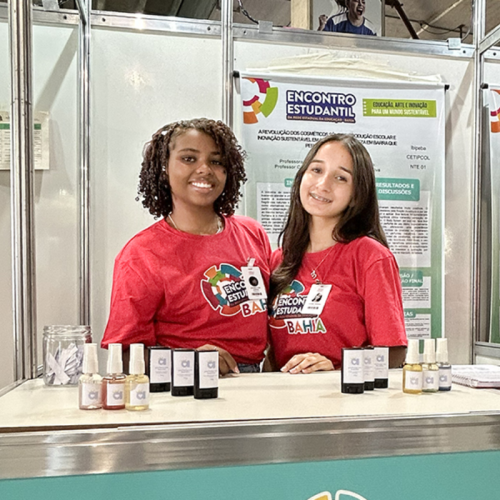 Estudantes baianas criam perfume em bastão mirando mercado internacional