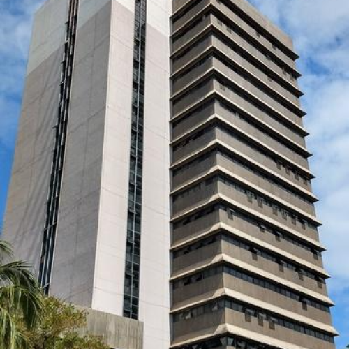 Correios lança licitação para venda de imóvel abandonado na Pituba por R$ 145 milhões