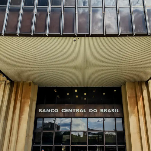 Economia deve crescer 2,18% em 2025, diz relatório do Banco Central