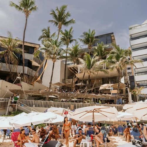 Blue Praia Bar promove nova edição do “Encontros” com prática de yoga neste sábado (19)