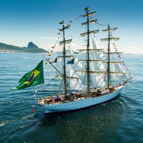 Navio-veleiro Cisne Branco da Marinha do Brasil recebe público neste domingo
