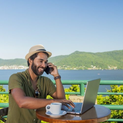 Brasil quer atrair nômades digitais com nova parceria entre Embratur e plataforma NomadX