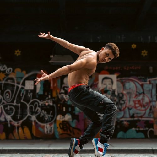 Conheça o bailarino baiano que integra companhia nos EUA e quer inspirar meninos negros