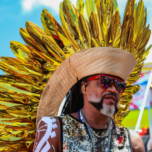 Carlinhos Brown anuncia novo trio e participação de DJ vencedor do Grammy no Carnaval