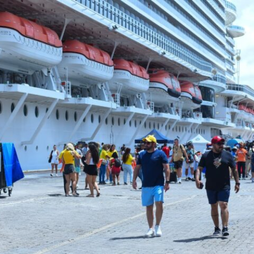 Maior navio da temporada de Cruzeiros desembarca em Salvador