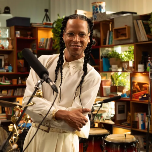 Cantor baiano Giovani Cidreira é destaque de novo episódio do Tiny Desk Brasil
