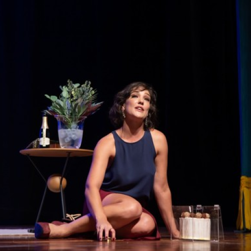 Espetáculo com Adriana Birolli estreia nova temporada em Salvador
