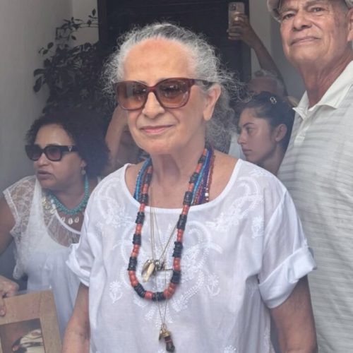 Maria Bethânia publica registro da sua ida à Lavagem da Purificação em Santo Amaro