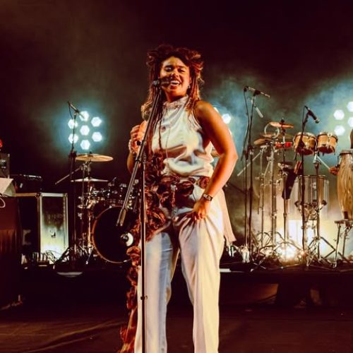 Melly estreia turnê de novo álbum em Salvador