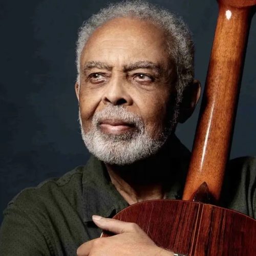 Gilberto Gil é convidado de ensaio dos Irmãos Macedo na Casa Rosa