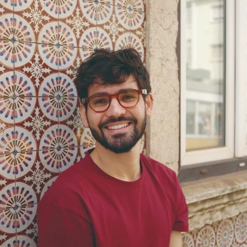 Escritor baiano lança livro de poesia em Salvador
